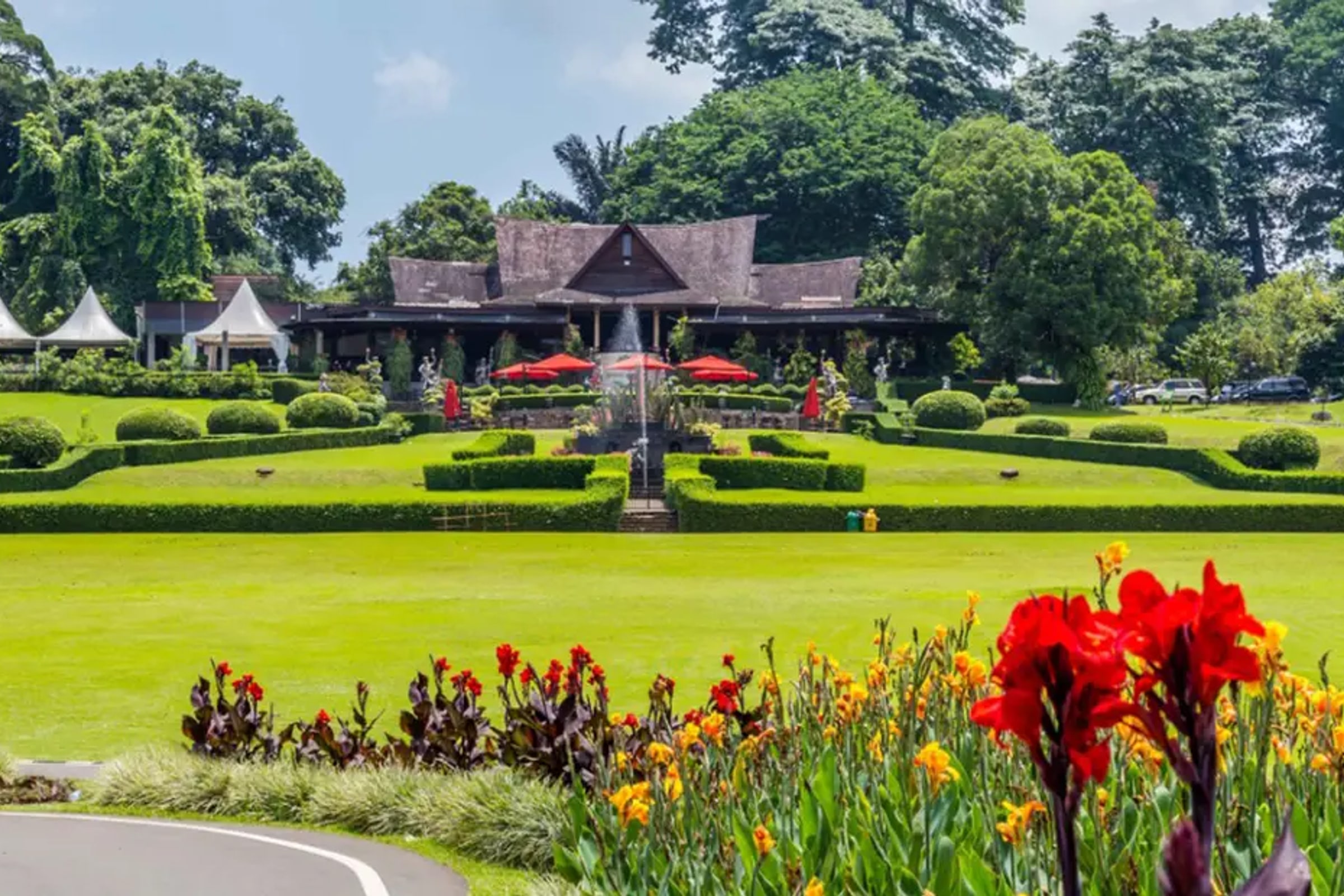 Full Day Bogor Botanical Garden And Puncak Highland Tour